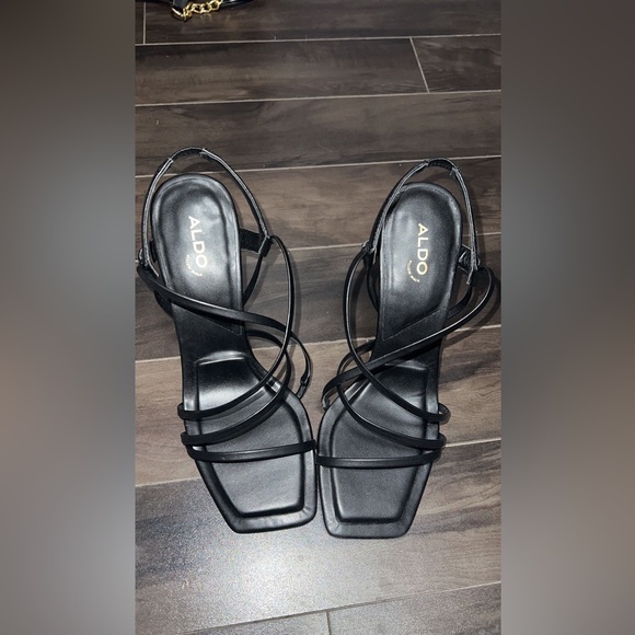 Brand new Aldo heels . - Picture 3 of 4